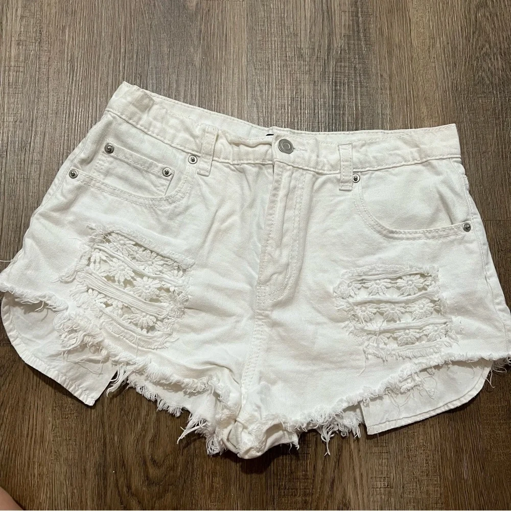 Forever 21 White Distressed Floral Jean Denim Shorts Jorts Size 28